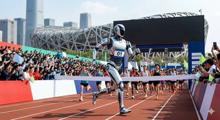 Robot Trung Quốc xô đổ kỷ lục thế giới, chạy bán marathon nhanh hơn con người
