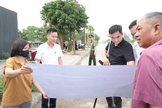 Nhiều hộ dân xã Thanh Oai (Hà Nội) tự nguyện bàn giao mặt bằng nâng cấp Quốc lộ 21B