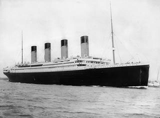 Áo phao của người sống sót sau thảm kịch Titanic được bán đấu giá hơn 900.000 USD