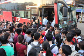 Nghiêm cấm lợi dụng giá nhiên liệu để tăng giá vé tàu xe dịp lễ 30/4-1/5