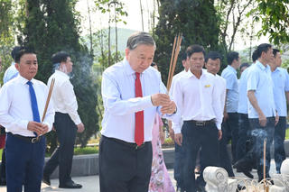 Tổng Bí thư, Chủ tịch nước Tô Lâm dâng hương tưởng nhớ Tổng Bí thư Hà Huy Tập