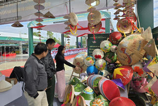 Hà Nội phát triển làng nghề gắn với du lịch, chuyển đổi số