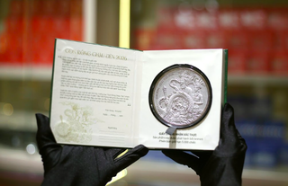 Giá bạc ngày 22/4: Bạc thế giới mất mốc tâm lý 80 USD/ounce, bạc trong nước đi xuống