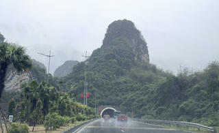 Quảng Ninh: Cảnh báo lũ quét, dông, lốc