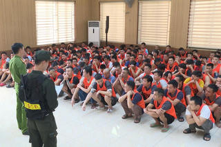 Triệt phá 'trường gà quốc tế Viêng Xay', khởi tố 196 bị can