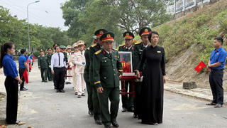 Truy điệu, an táng 8 hài cốt liệt sĩ tại Nghĩa trang Liệt sĩ Khe Sanh (Quảng Trị)