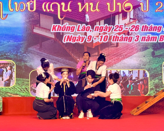 Trình diễn trang phục dân tộc Thái và Giao lưu văn nghệ tại Lễ hội Then Kin Pang