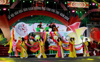Rực rỡ đêm hội 'Thanh âm nguồn cội' tại Đền Hùng