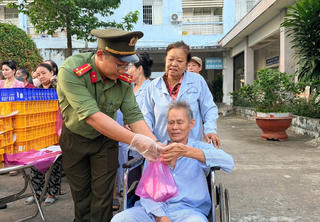 Lan tỏa yêu thương từ những suất ăn nghĩa tình cho bệnh nhân nghèo