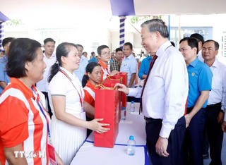 Tổng Bí thư, Chủ tịch nước Tô Lâm thăm, gặp gỡ, động viên công nhân, người lao động ở TPHCM