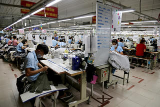 Xây dựng văn hóa công nhân gắn với phát triển văn hóa Việt Nam:
Bài 1 - Những gam màu sáng và tối