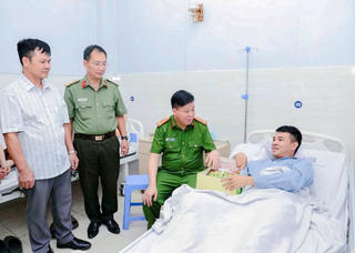 Hải Phòng: Thăm hỏi hai cán bộ công an bị thương khi làm nhiệm vụ