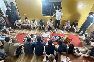 Bắt quả tang 25 đối tượng đánh bạc, thu giữ gần 500 triệu đồng