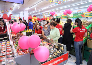 Người dân mua sắm mạnh dịp nghỉ lễ, chuỗi WinMart doanh thu tăng 55%
