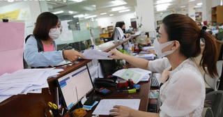 Chưa hoàn thành chương trình học sau đại học, viên chức có được nâng lương đúng hạn?