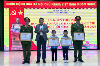 Phường Xuân Trường - Đà Lạt khen thưởng 4 cá nhân có hành động đẹp