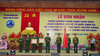LLVT TP Đà Nẵng đón nhận Huân chương Quân công hạng Nhất