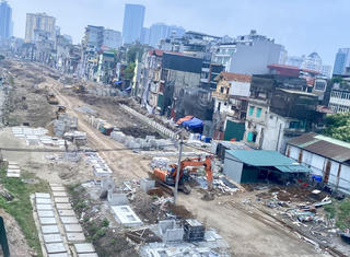 Chủ tịch Hà Nội yêu cầu dự án đang thi công vẫn phải đảm bảo vệ sinh môi trường