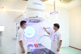 Hệ thống VersaHD: Công nghệ điều trị ung thư hiện đại tích hợp xạ phẫu – xạ trị tại Bệnh viện Đa khoa tỉnh Phú Thọ