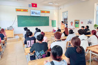 Trình chiếu clip tai nạn giao thông tại điểm công cộng nhằm nâng cao ý thức người dân