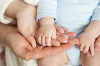 Chính phủ thông qua 3 chính sách của Luật Nuôi con nuôi (sửa đổi)