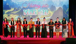 Khai mạc triển lãm 'Hương sắc vùng cao' tại Sơn La