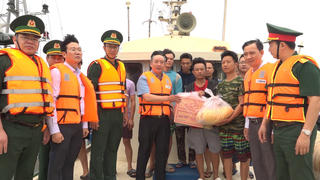 Hải Phòng hỗ trợ nhân đạo, cứu nạn thành công 10 ngư dân Trung Quốc gặp nạn trên biển Bạch Long Vĩ