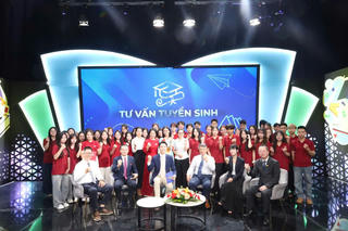 "Học nhanh, làm sớm": Lựa chọn thực tế của giới trẻ thời đại số