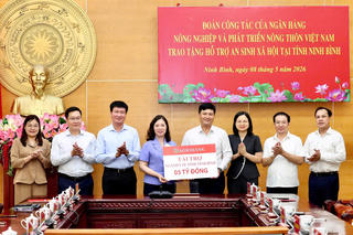 Agribank trao tặng 5 tỷ đồng an sinh xã hội tại Ninh Bình - Lan tỏa trách nhiệm cộng đồng, kiến tạo phát triển bền vững