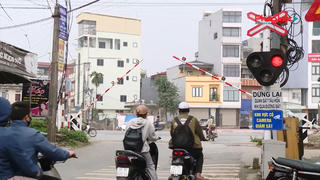 Tuyên truyền chấp hành biển báo, giao thông đường sắt.