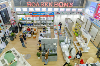 Hoa Sen Home ghi dấu ấn tại Vietbuild Đà Nẵng 2026 với chứng nhận 'Gian hàng đẹp - quy mô - ấn tượng'