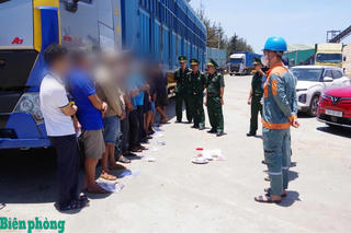 Điểm tin Pháp Luật ngày 13/05: Bộ đội biên phòng tỉnh Quảng Ngãi bắt giữ nhóm tài xế đánh bạc trên xe tải
