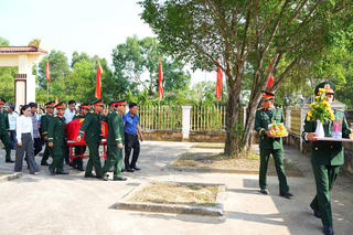 Truy điệu, an táng 3 hài cốt liệt sĩ vừa được quy tập ở Quảng Trị