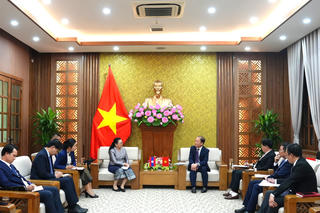 Bộ trưởng Bộ Tư pháp Hoàng Thanh Tùng tiếp Đại sứ đặc mệnh toàn quyền Lào tại Việt Nam