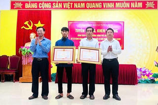 Hai cha con cứu người trên sông Gianh được Thủ tướng Chính phủ tặng Bằng khen