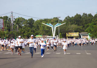 Hàng nghìn học sinh Cà Mau tham gia Giải chạy 'S-Race 2026'