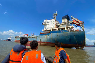 Cuộc chạy đua thi hành án trên con tàu hàng triệu USD