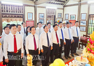 Kỷ niệm 136 năm Ngày sinh Chủ tịch Hồ Chí Minh: Lãnh đạo tỉnh Hưng Yên dâng hương tưởng niệm Bác
