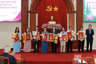 Vinh danh 19 Giáo sư, Phó Giáo sư và 63 tân Tiến sĩ ở Đồng Tháp