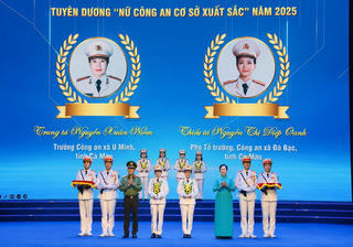Những 'bông hồng thép' giữ bình yên vùng đất 'cuối trời Nam'