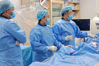 Can thiệp thành công trường hợp tim bẩm sinh bằng kỹ thuật đóng thông liên nhĩ