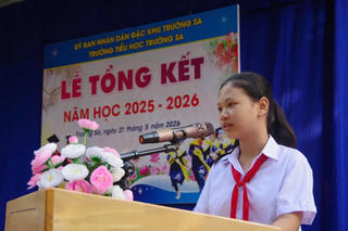 Lễ tổng kết đặc biệt của thầy và trò nơi đầu sóng Trường Sa