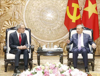Việt Nam coi trọng, sẵn sàng tạo điều kiện thuận lợi cho các tập đoàn công nghệ cao 
của Hoa Kỳ đầu tư, kinh doanh
