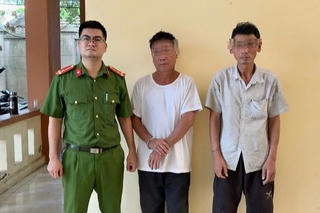 Thu giữ 2 khẩu súng trong nhà đối tượng mua bán trái phép chất ma tuý