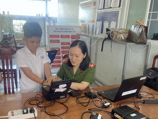 Cà Mau: Đẩy mạnh chuyển đổi số, đưa tiện ích định danh điện tử đến gần người dân