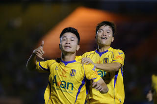 Sông Lam Nghệ An ở lại V.League