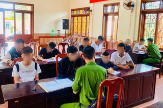 Công an xã Cửa Tùng tăng cường tuần tra đêm, xử lý nghiêm thanh thiếu niên vi phạm