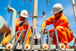 Nắng nóng đẩy phụ tải điện lên mức kỷ lục, Bộ Công Thương đề xuất điều chỉnh giờ dùng điện
