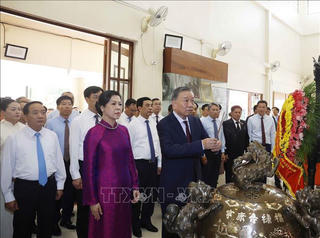 Tổng Bí thư, Chủ tịch nước Tô Lâm dâng hương tưởng niệm Chủ tịch Hồ Chí Minh tại Thái Lan