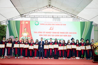 VCI trao bằng tốt nghiệp cho 776 sinh viên: Sẵn sàng hội nhập, vươn tầm quốc tế
